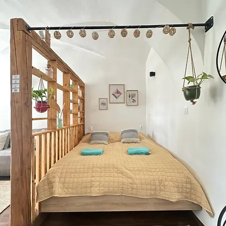 Cozy Urban House Апартаменты Братислава